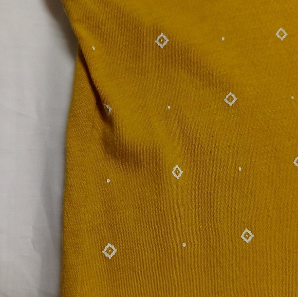 Lucky Brand - Mustard Yellow t-shirt lg Great for Spring 🌼 - Picture 3 of 5